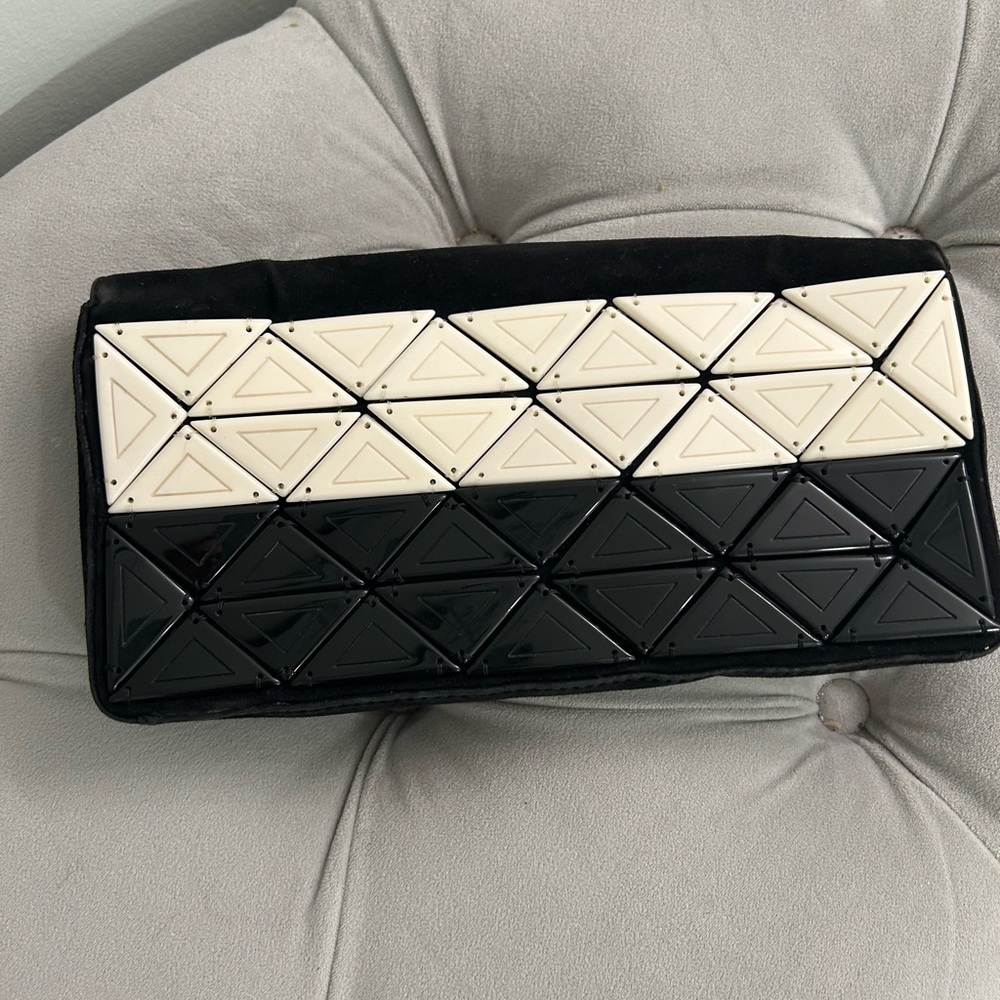 Beautiful RARE Tory Burch Clutch - Picture 2 of 8